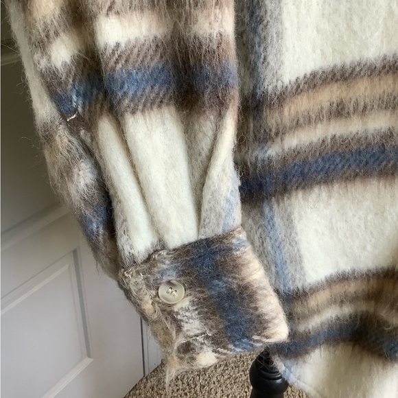 🤎 Plaid H&M Shacket 🤎 - Picture 8 of 11